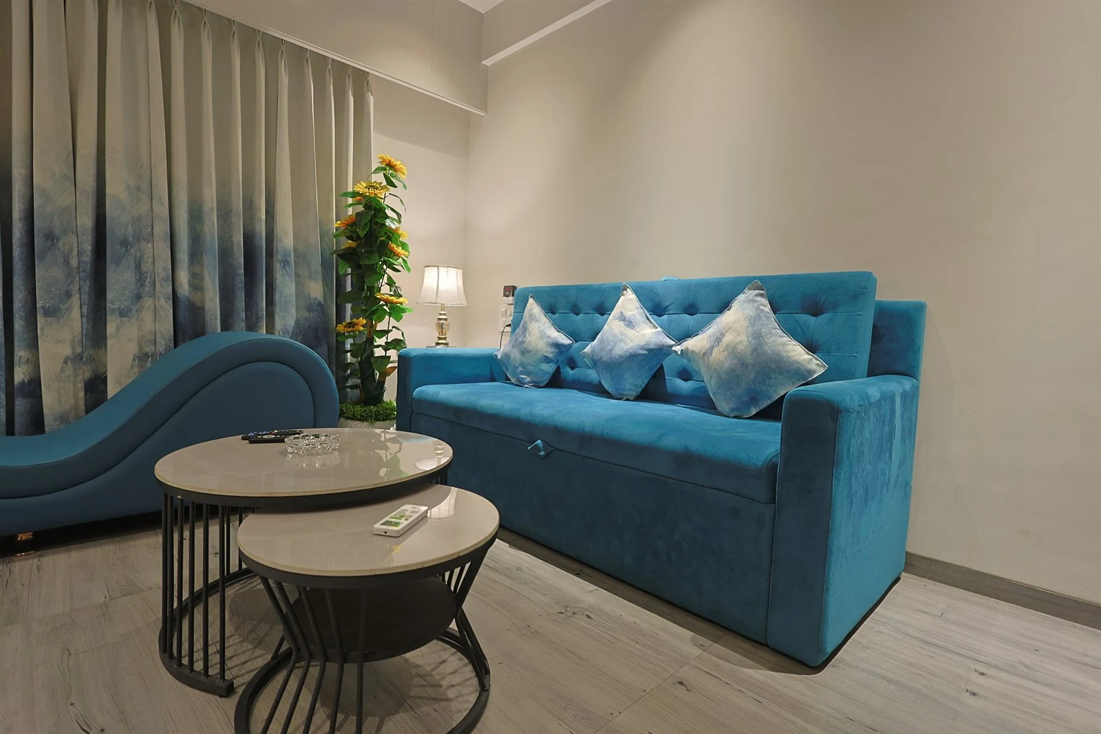 New Super Suite Living Room Lounge