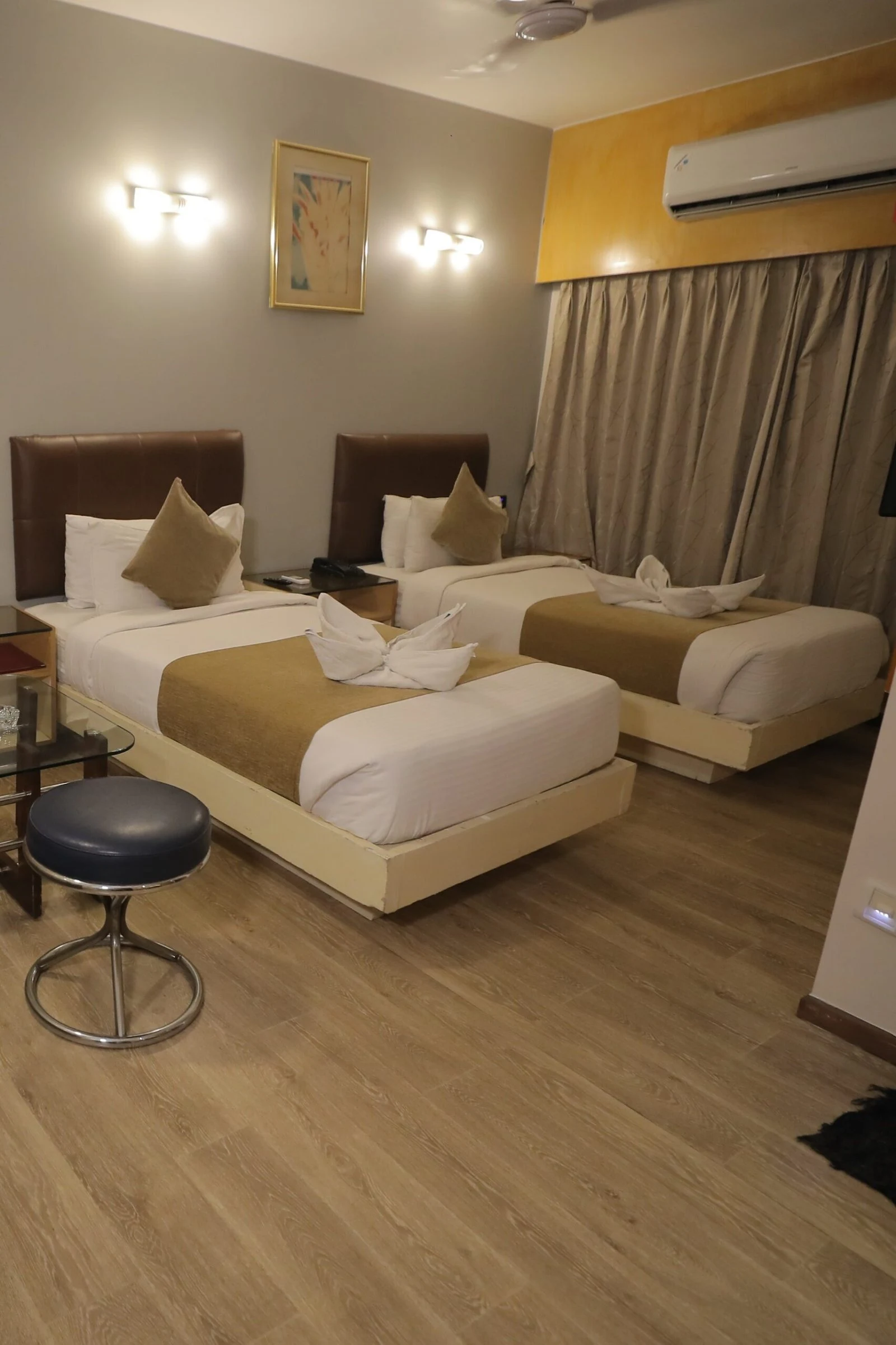 Executive & Deluxe Double Room Master Bed